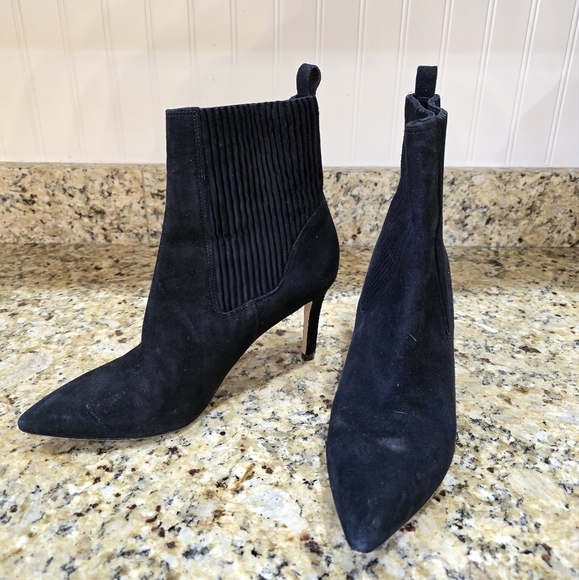 Via Spiga Black Suede Heeled Pointed Toe Booties Womens Size 7.5 - Picture 1 of 7